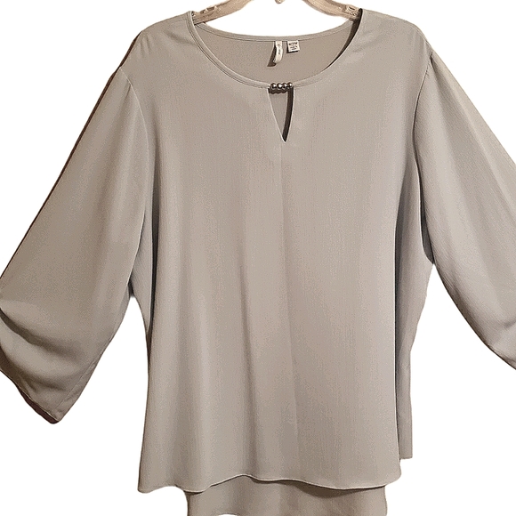 Tops - Blouse Sage green round collar tacked sleeve